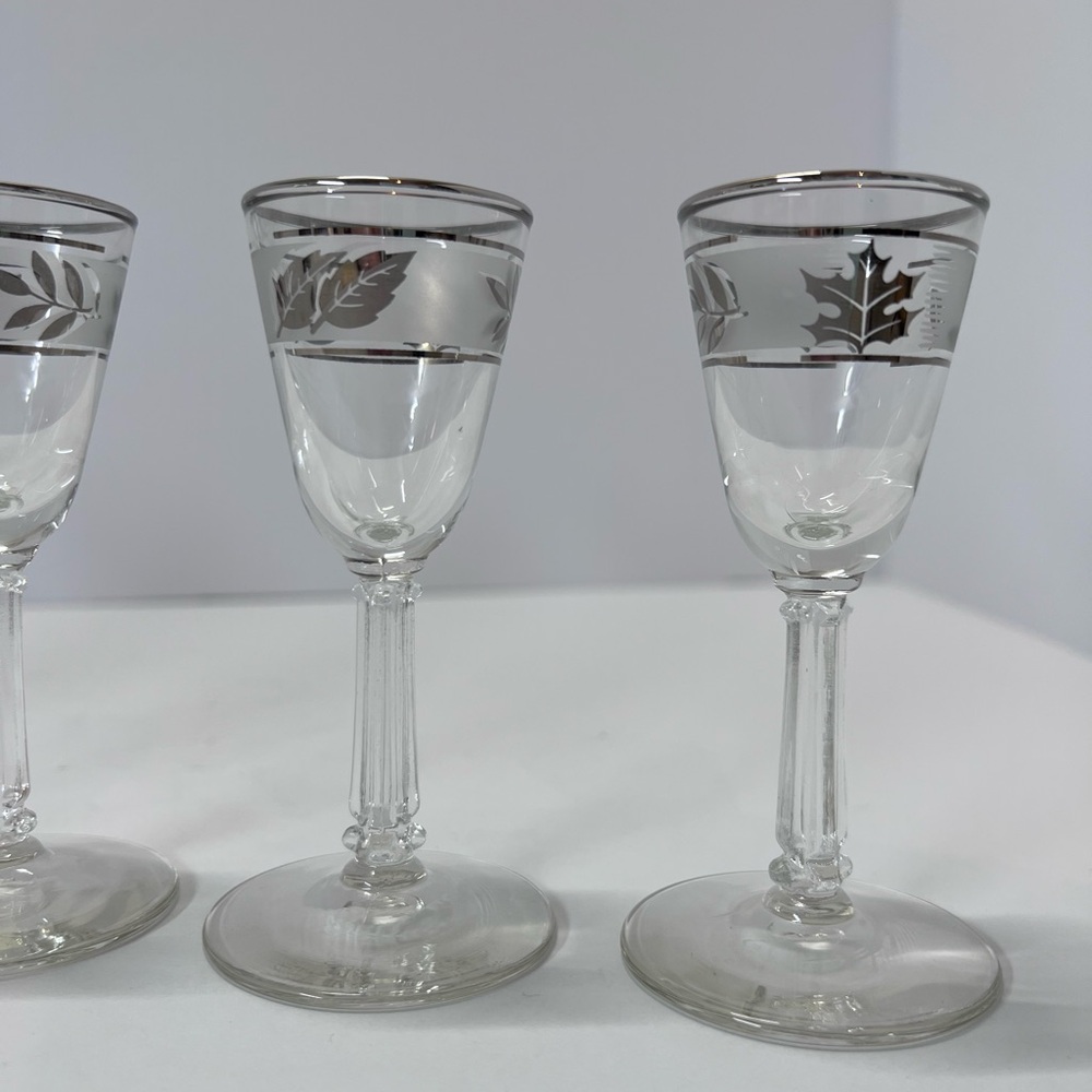 Set Of 8 Vintage Libbey Frosted Silver Leaf Cordial/Liqueur Shot Glasses